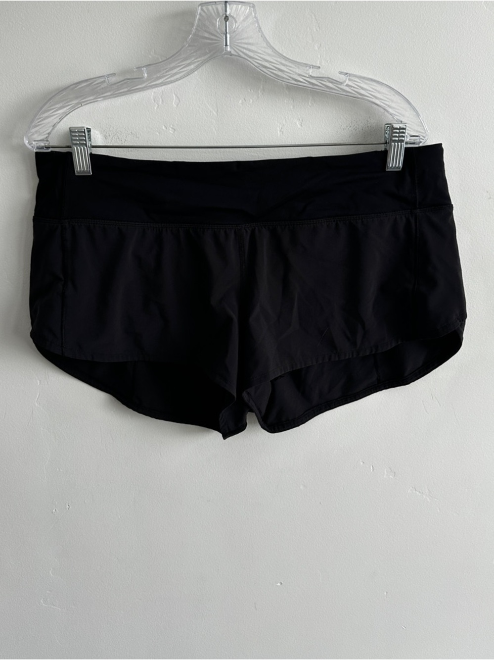 Lululemon Speed Up Short 2.5"
Black (First Release) Size 10